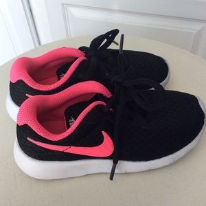 Black and pink Nike Shoes